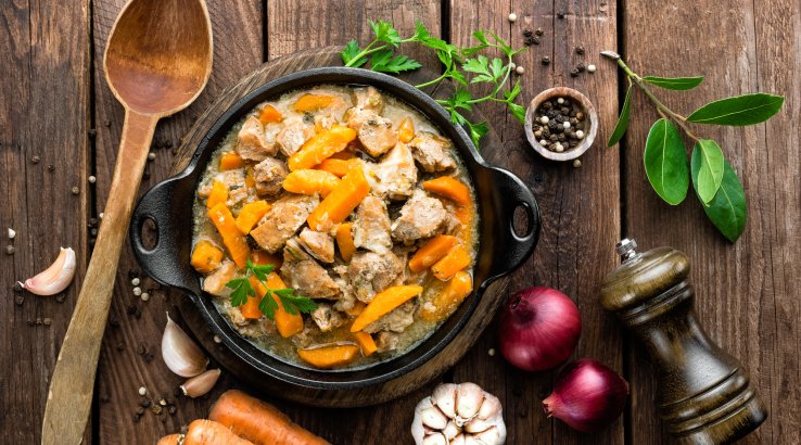 Тушкована свинина у сметані