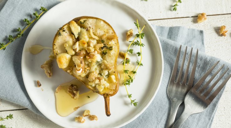 Запечена груша з камамбером