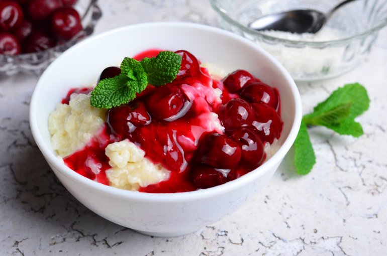 Кутя з&nbsp;рисом й&nbsp;вишнею