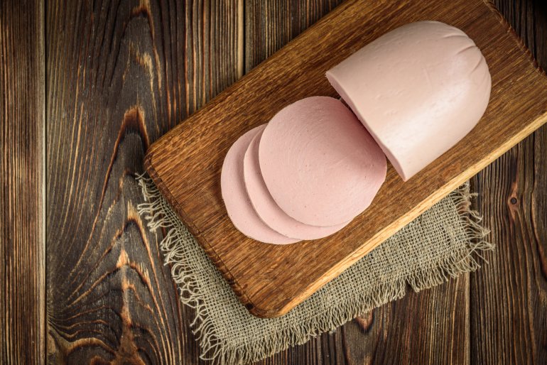 Домашня варена ковбаса