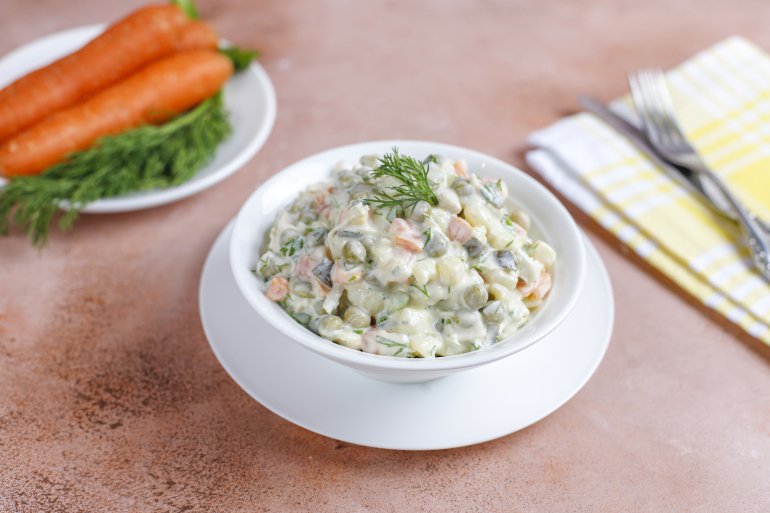 Вегетаріанське «Олів’є» з&nbsp;сиром тофу