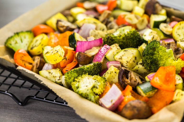 Теплий салат з&nbsp;печеною броколі