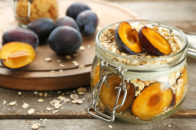 Вівсянка без варіння зі&nbsp;сливами