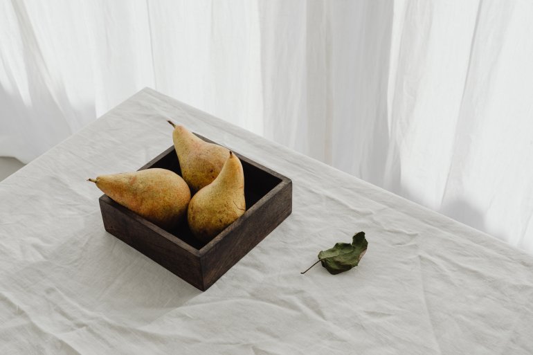 Груші додають соковитості. Фото: Kaboompics