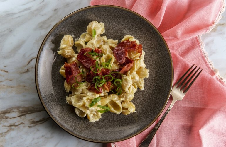 Макароны с&nbsp;сыром и&nbsp;вялеными помидорами.