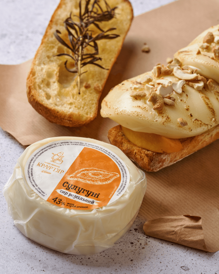 Сулугуні ідеальний в гарячих сендвічах