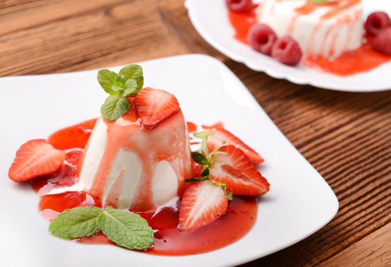 Пана-кота з&nbsp;полуницею