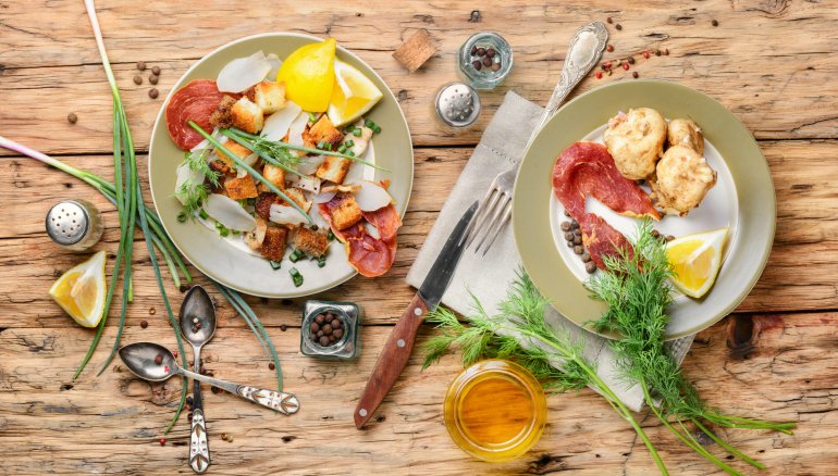 Салат с&nbsp;топиномуром и&nbsp;беконом