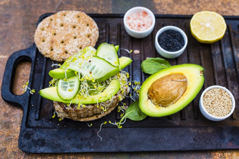 Бургер с&nbsp;тунцом