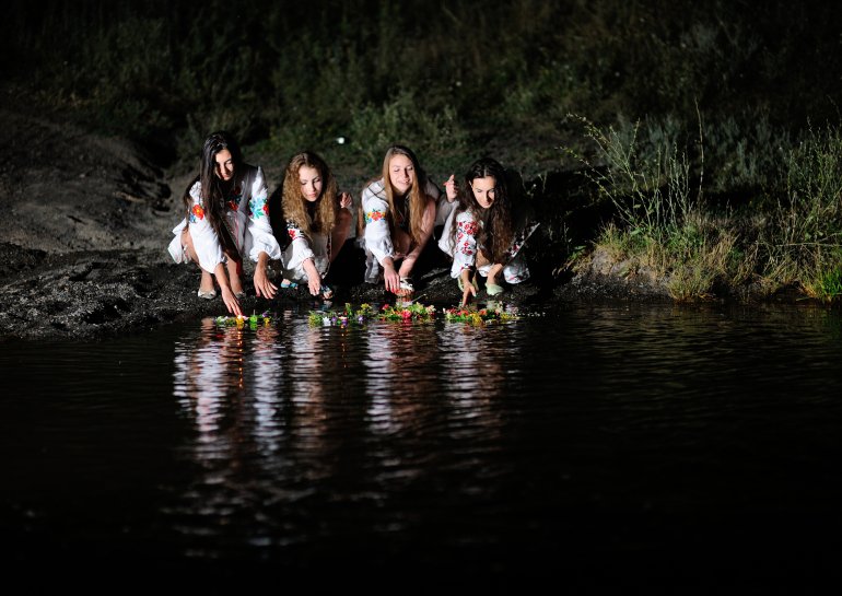 Ритуал відпускання вінків на&nbsp;Івана Купала