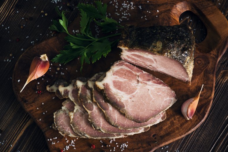 Домашняя буженина с&nbsp;чесноком