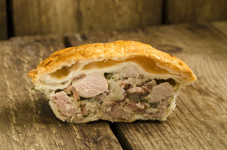 Корнуольський пиріг з&nbsp;куркою й&nbsp;яловичиною