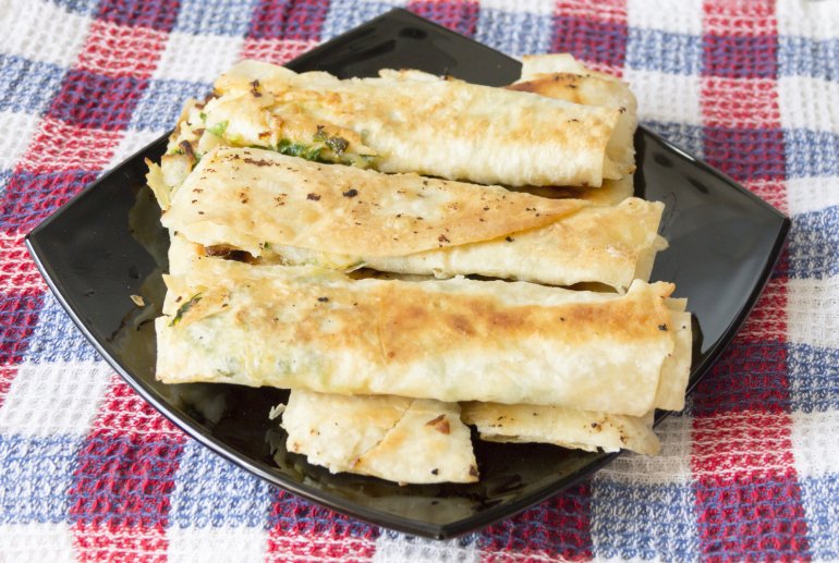 Лаваш з&nbsp;сиром і&nbsp;зеленню