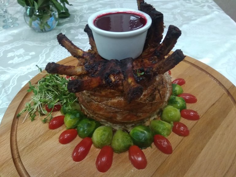 М’ясна корона у виконанні пані Оксани