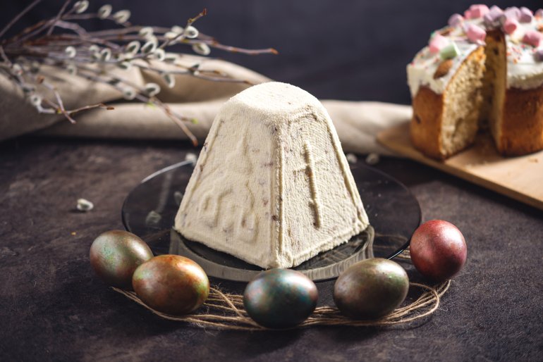 Сирна паска з&nbsp;родзинками