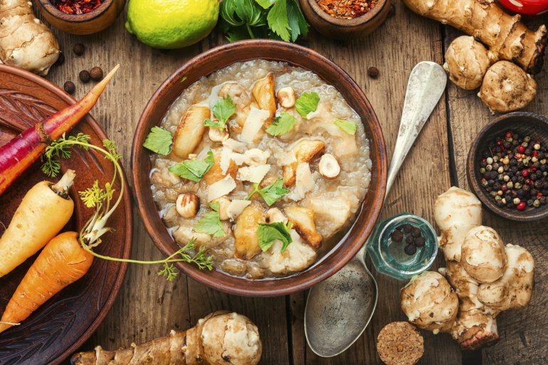 Суп із&nbsp;топінамбуром та&nbsp;білими грибами