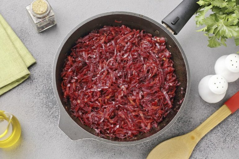 Карамелізована червона цибуля