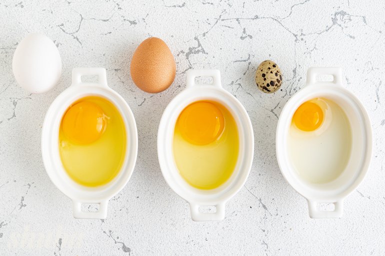 Яйце цесарки має насиченіший смак і&nbsp;колір