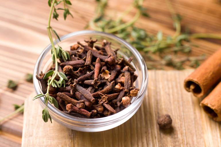 Гвоздика має інтенсивний смак. Фото: Depositphotos