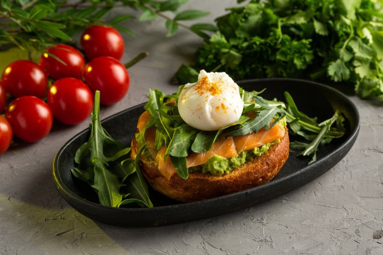 Булочка з&nbsp;яйцем пашот