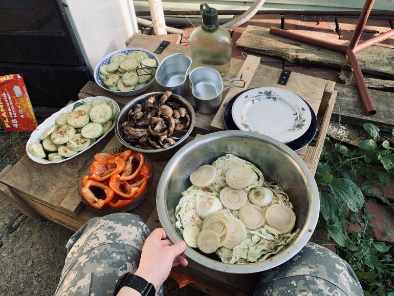 Військова намагається більше готувати самостійно