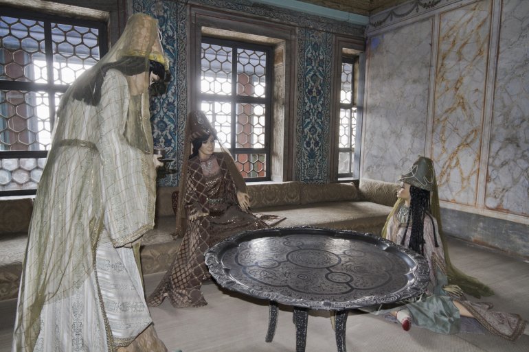 Гарем у палаці Топкапи, достовірно відтворені меблі та вбрання