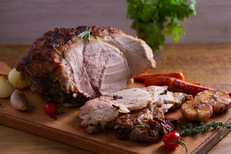 Мясная диета подходит далеко не&nbsp;всем, поэтому следует сначала посетить врача