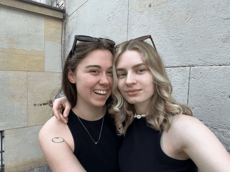 Поліна (зліва) та&nbsp;Владислава (справа)