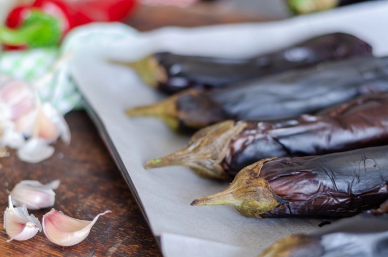 Найпростіше заморожувати баклажани цілими