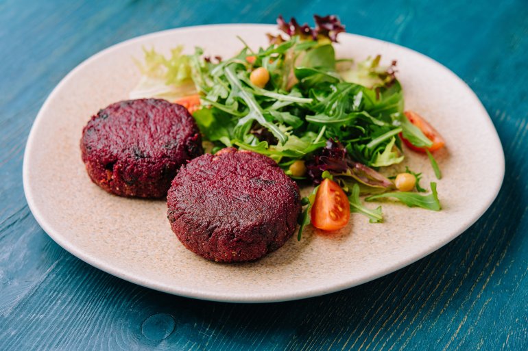 Пісні котлети з&nbsp;буряка й&nbsp;квасолі