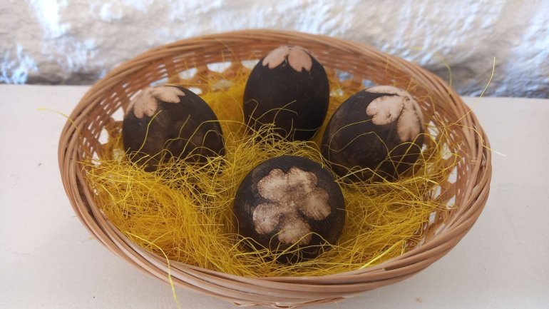 Кошик з&nbsp;великодніми яйцями