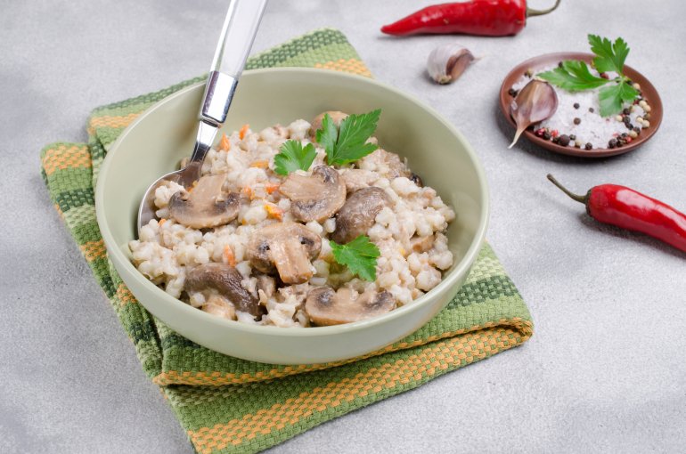 Перловая каша с&nbsp;мясом и&nbsp;грибами