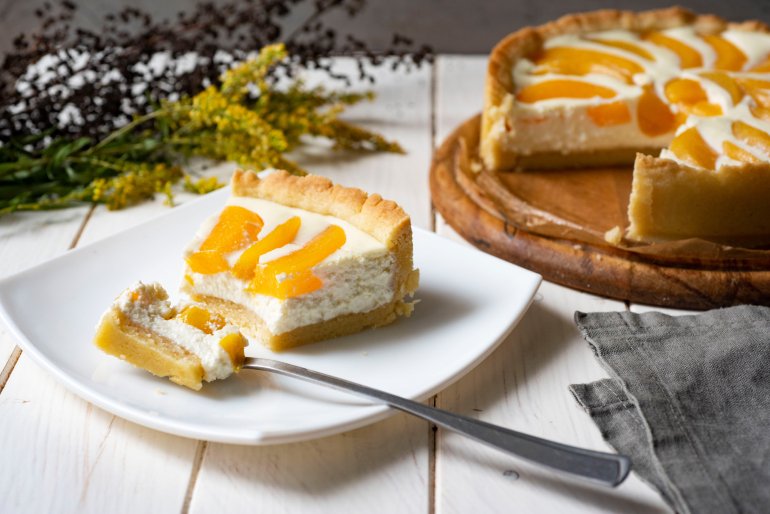 Тарт с&nbsp;персиками