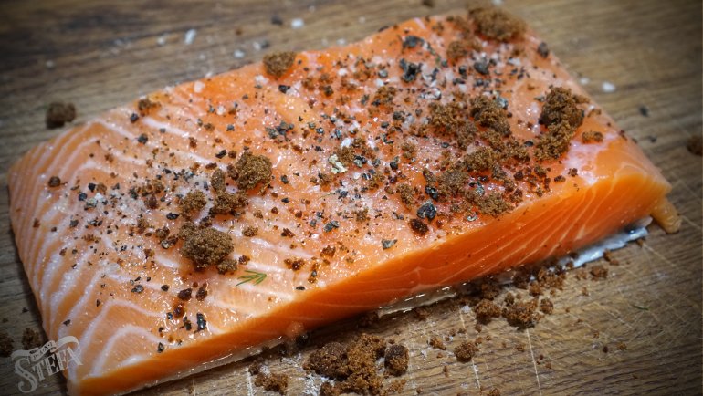 Лосось з&nbsp;кальвадосом у&nbsp;чорному перці й&nbsp;цукрі мусковадо