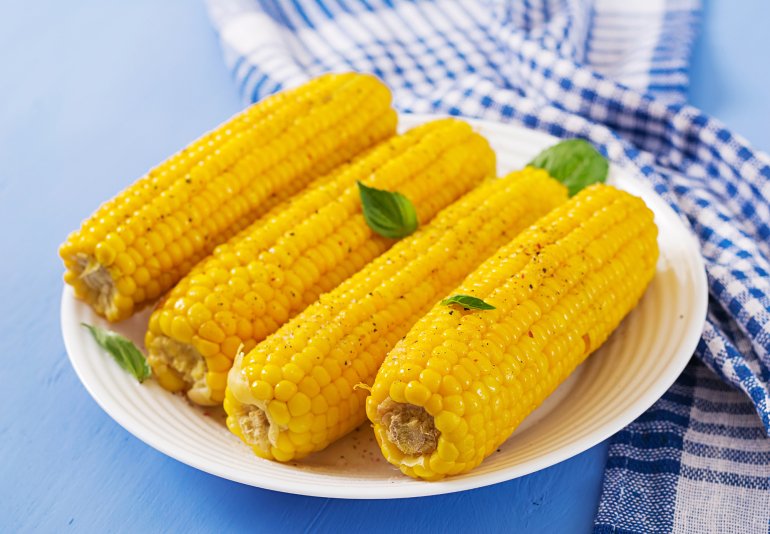 Кукурудза, варена у&nbsp;соусі з&nbsp;вершкового сиру і&nbsp;трав