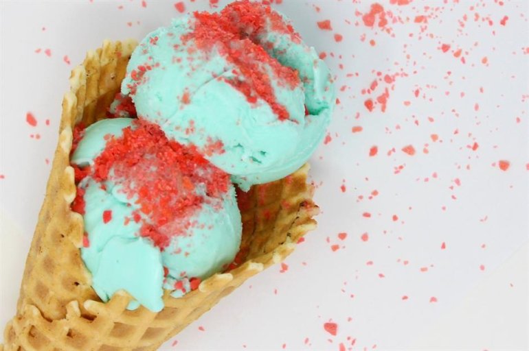 Мороженое с&nbsp;«шипучкой». Фото: www.lovefood.com