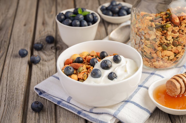 Йогурт містить багато білка