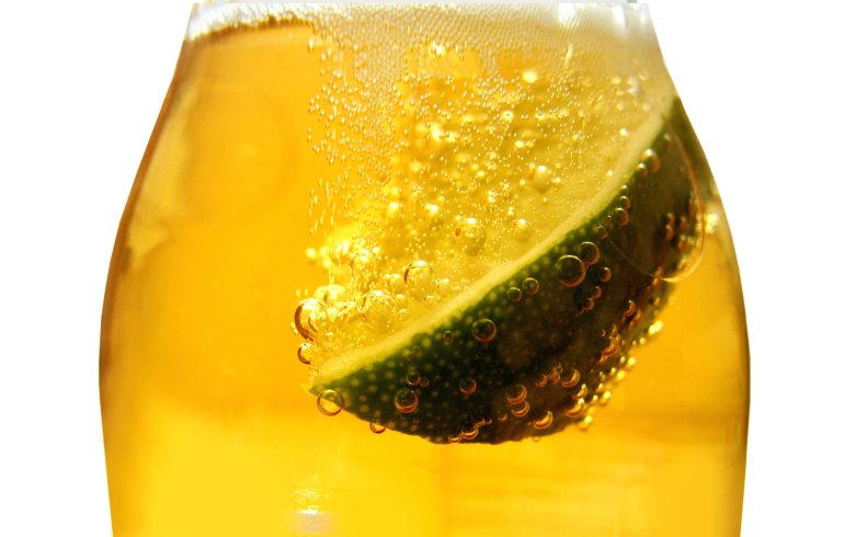 Додайте в&nbsp;коктейль скибочку лайма для аромату