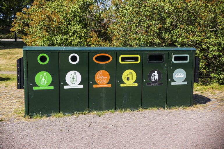 Контейнери для сортування сміття у&nbsp;Швеції