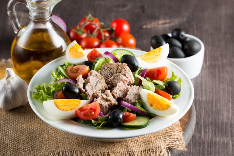 Салат із&nbsp;консервованим тунцем