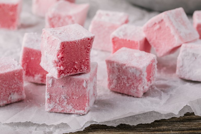 Замочувати і&nbsp;листовий, і&nbsp;порошковий желатин треба в&nbsp;дуже холодній воді