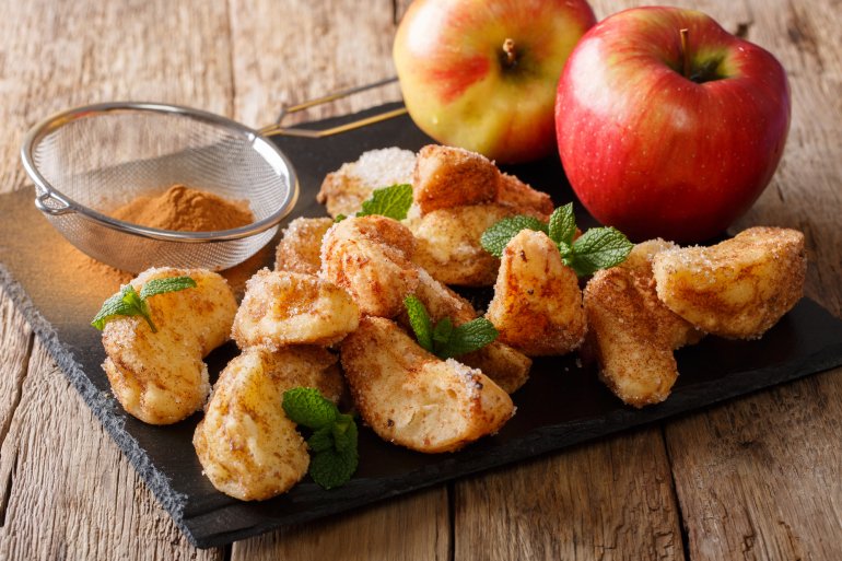 Жареные яблоки в&nbsp;карамели