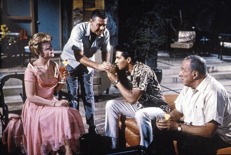 Кадр із&nbsp;фільму «Блакитні Гаваї» з&nbsp;Елвісом Преслі