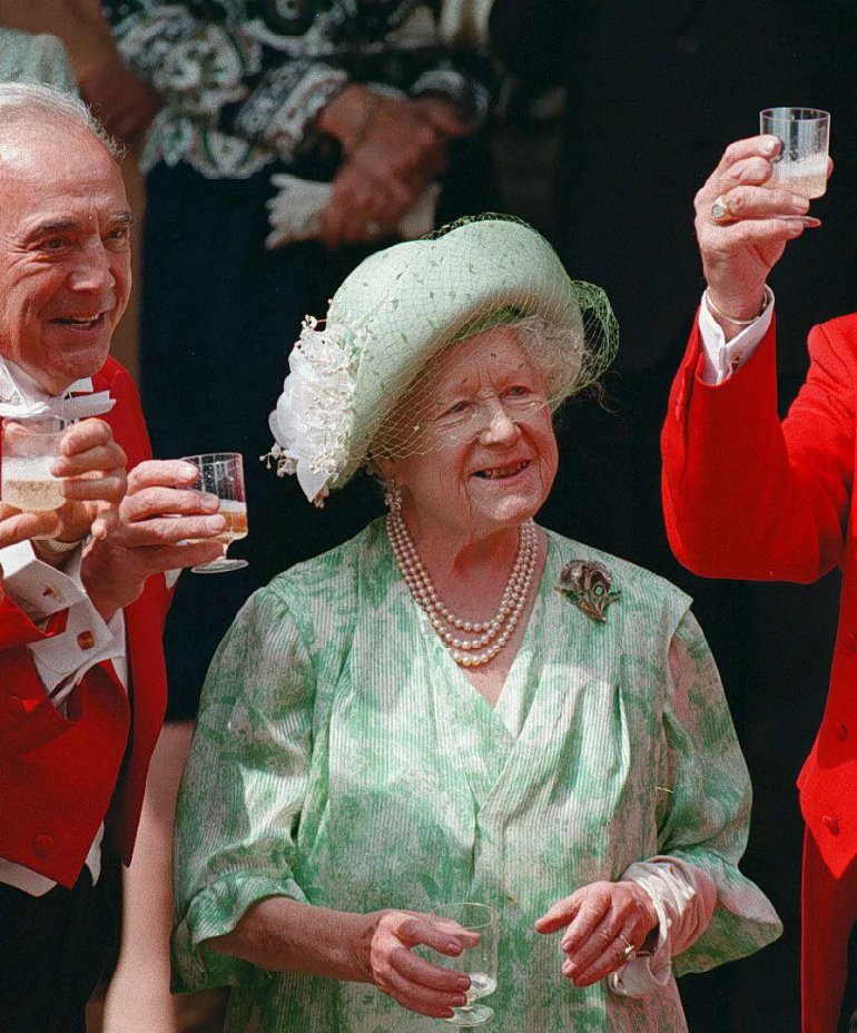 Королева-мати Єлизавета Боуз-Лайон. Фото: cookingprofessionally.com