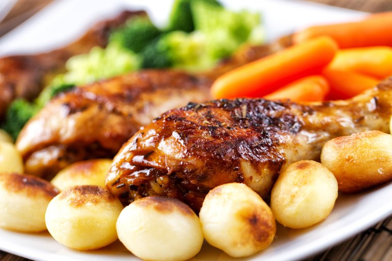 Запечена курка з&nbsp;картоплею