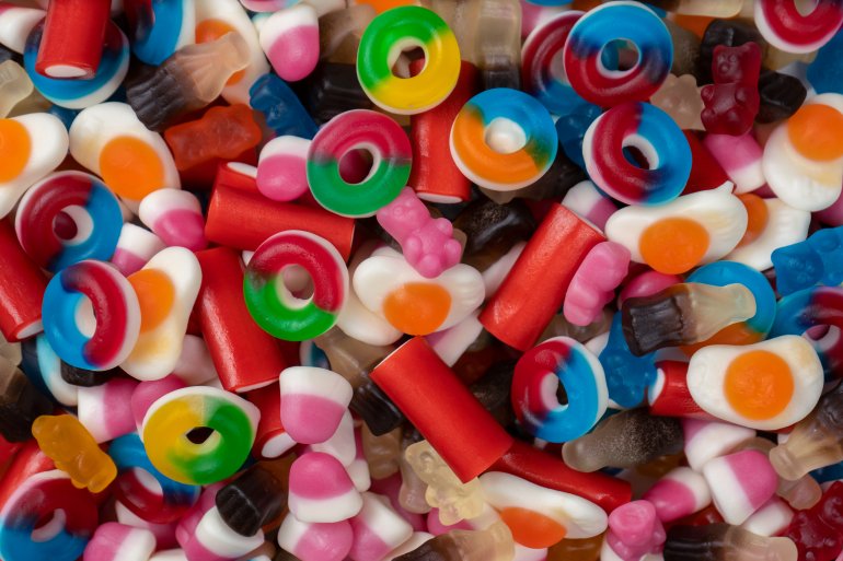 Солодощі містять багато доданого цукру