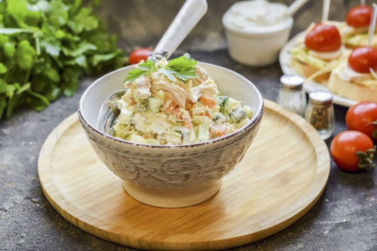 Олів’є з&nbsp;авокадо і&nbsp;огірком