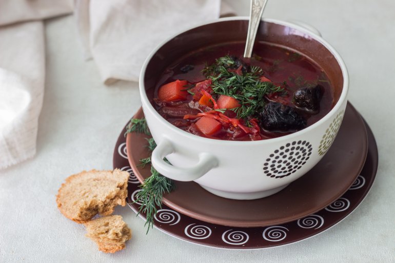 Борщ с&nbsp;черносливом