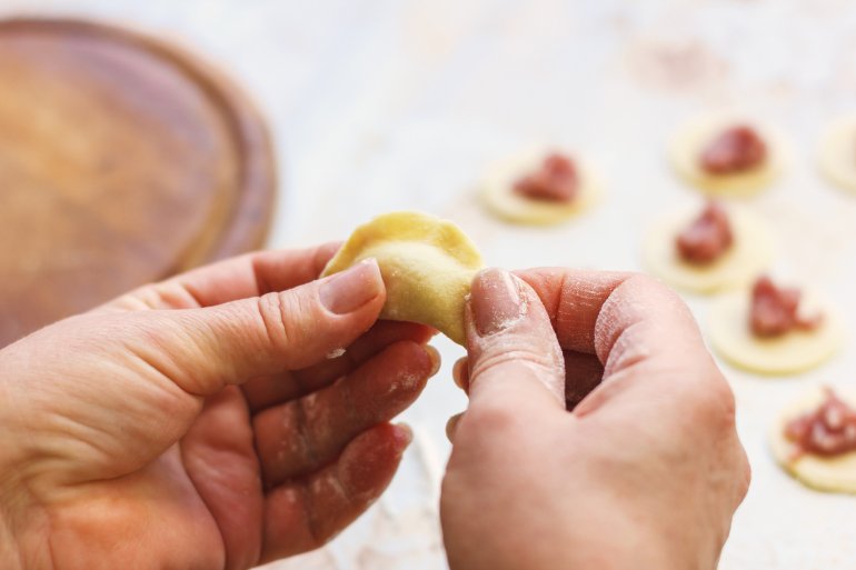 Під час варіння начинка розширюється