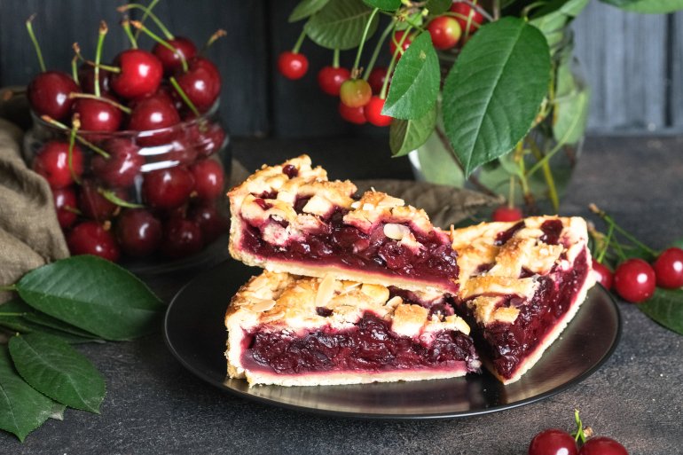Пиріг із&nbsp;вишнями
